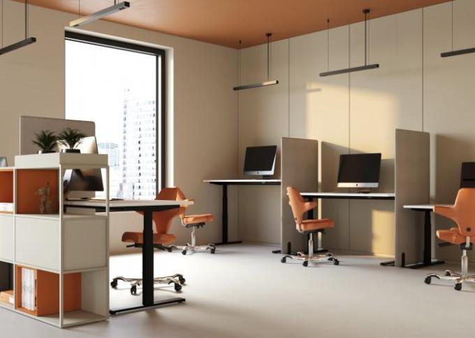 Office desks for standing while working – arguments and figures